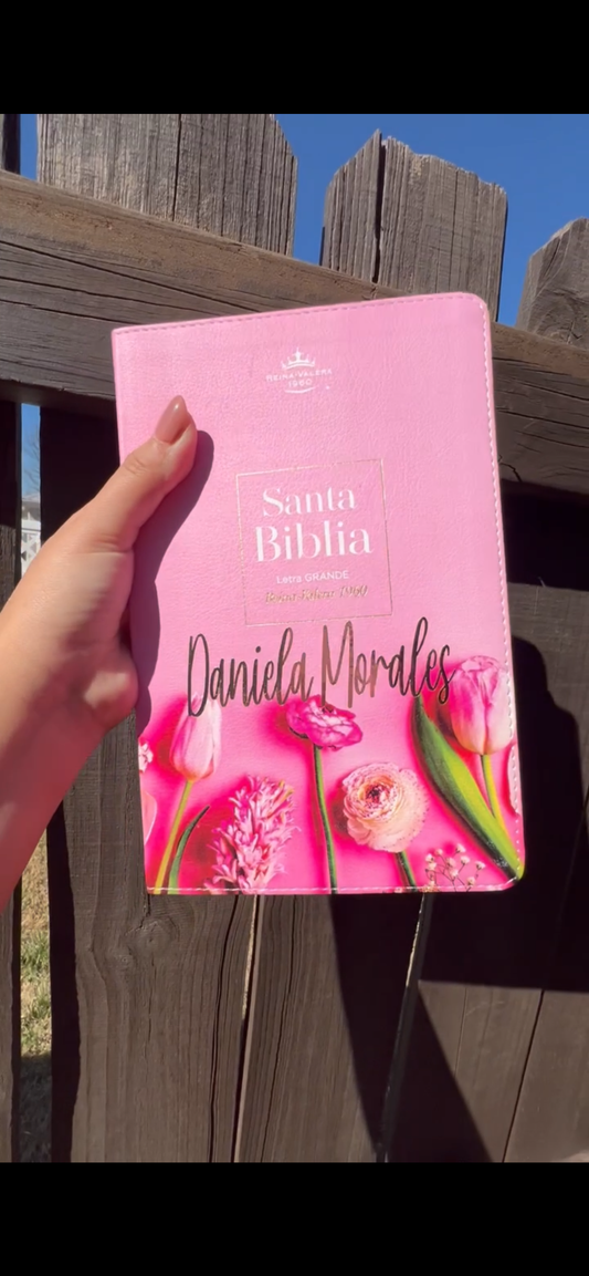 Biblia Rosada con Flores Letra Grande 12 puntos para Mujer RV1960