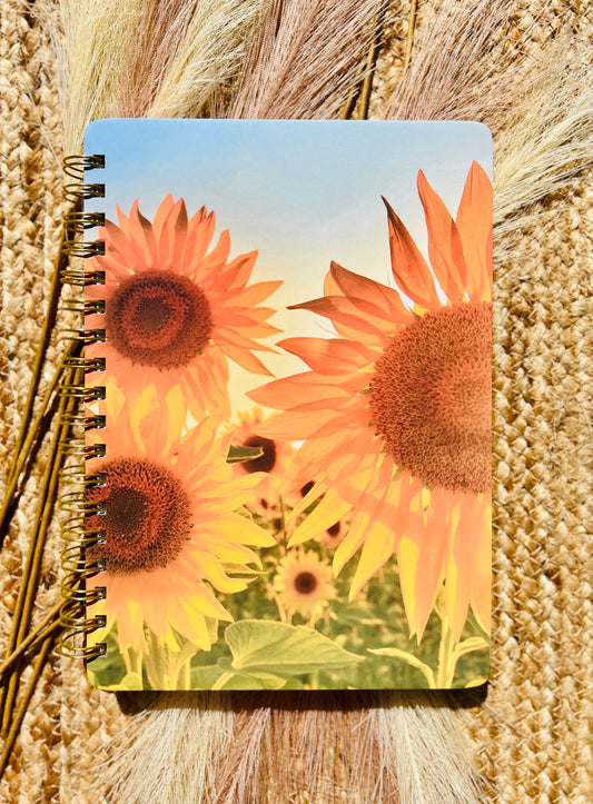 Cuadernillo de girasoles (Journal)